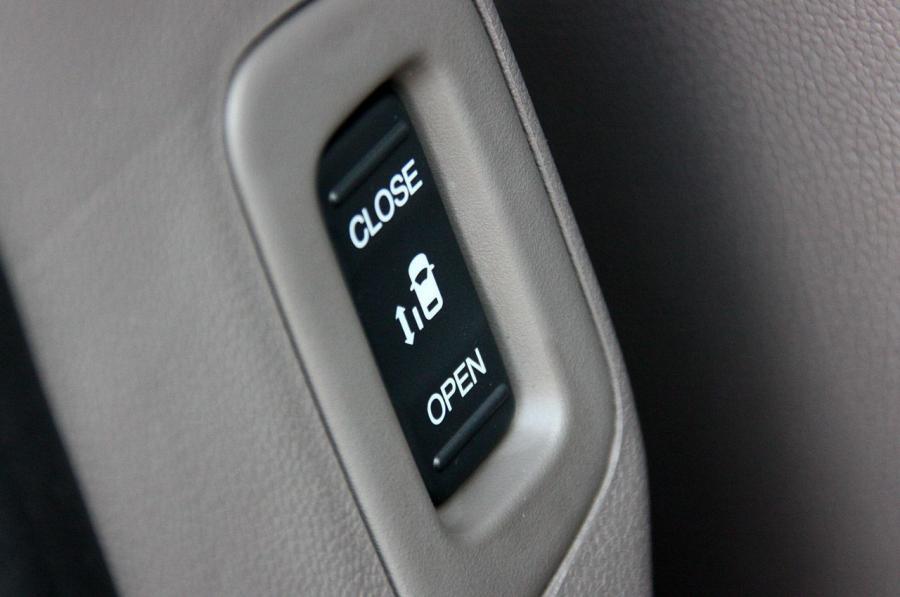  Honda Odyssey 2011 года  (фото 54 из 162)
